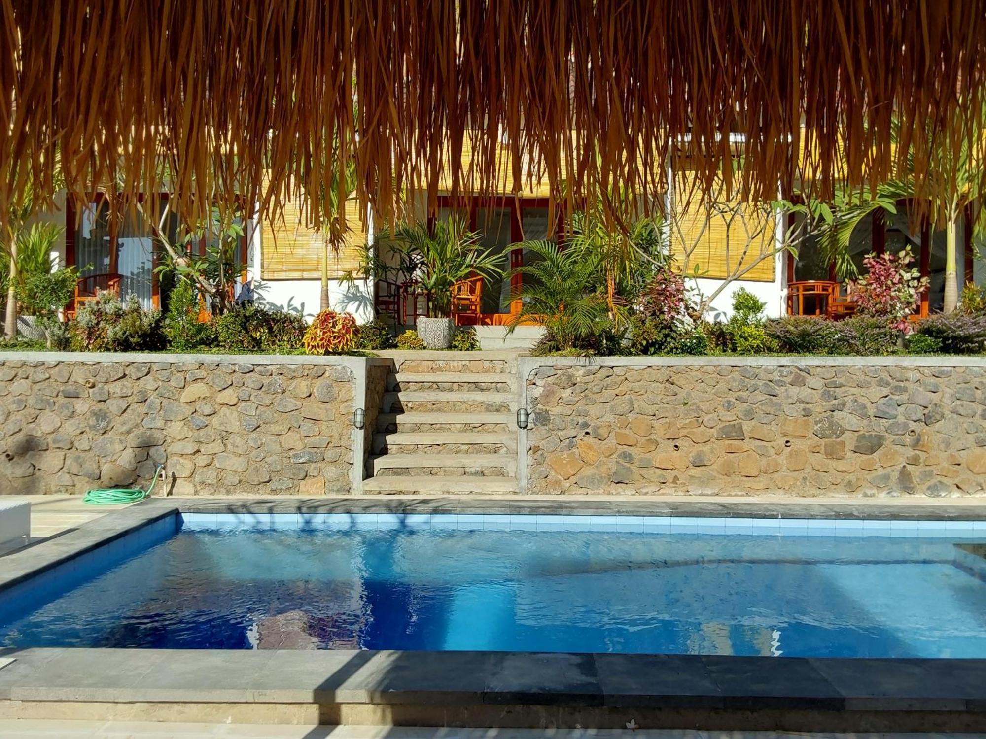 Okaoki Homestay Amed Esterno foto