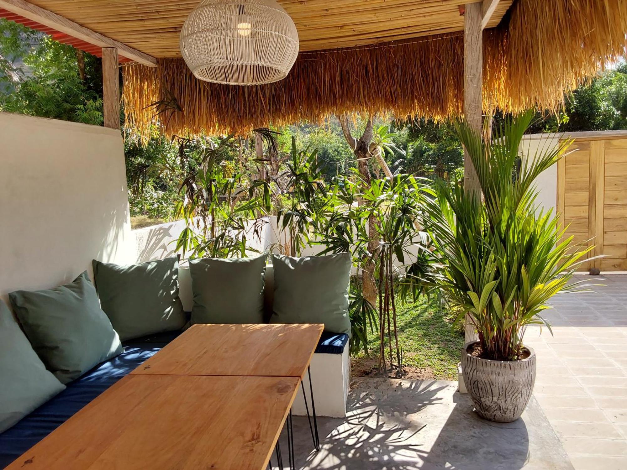 Okaoki Homestay Amed Esterno foto
