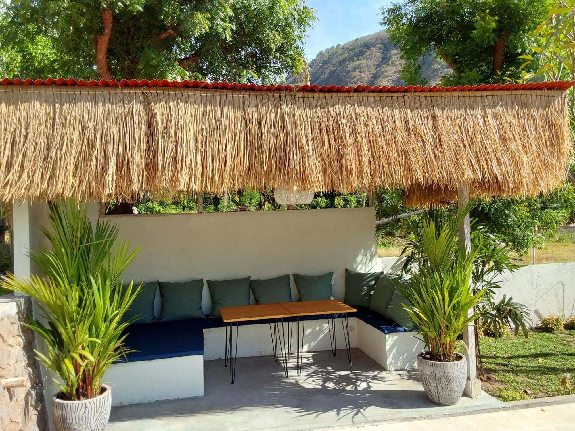 Okaoki Homestay Amed Esterno foto